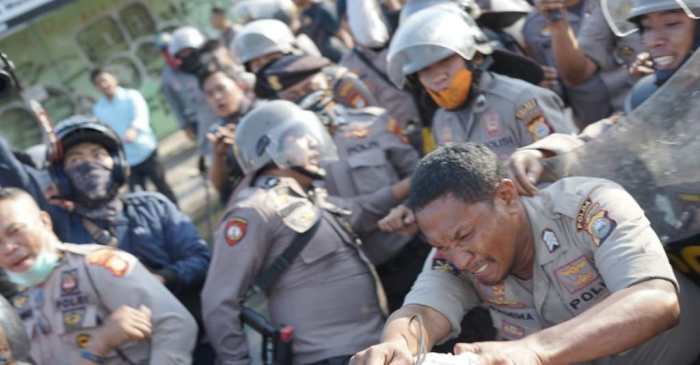 Indonesian University Students Urged to Refrain from Joining Protest Ranks Mahasiswa Amikom Rheza Sendy Pratama Meninggal saat Unjuk Rasa di Mapolda DIY